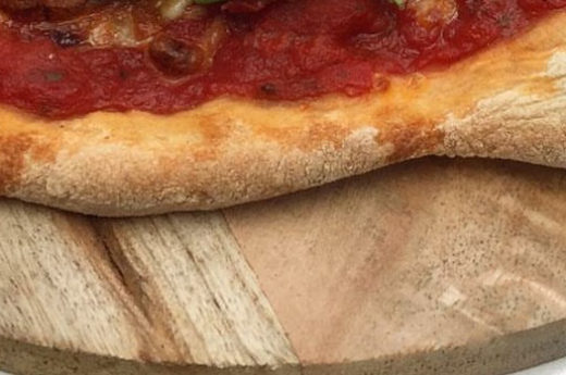 Pizzabund med sprød skorpe